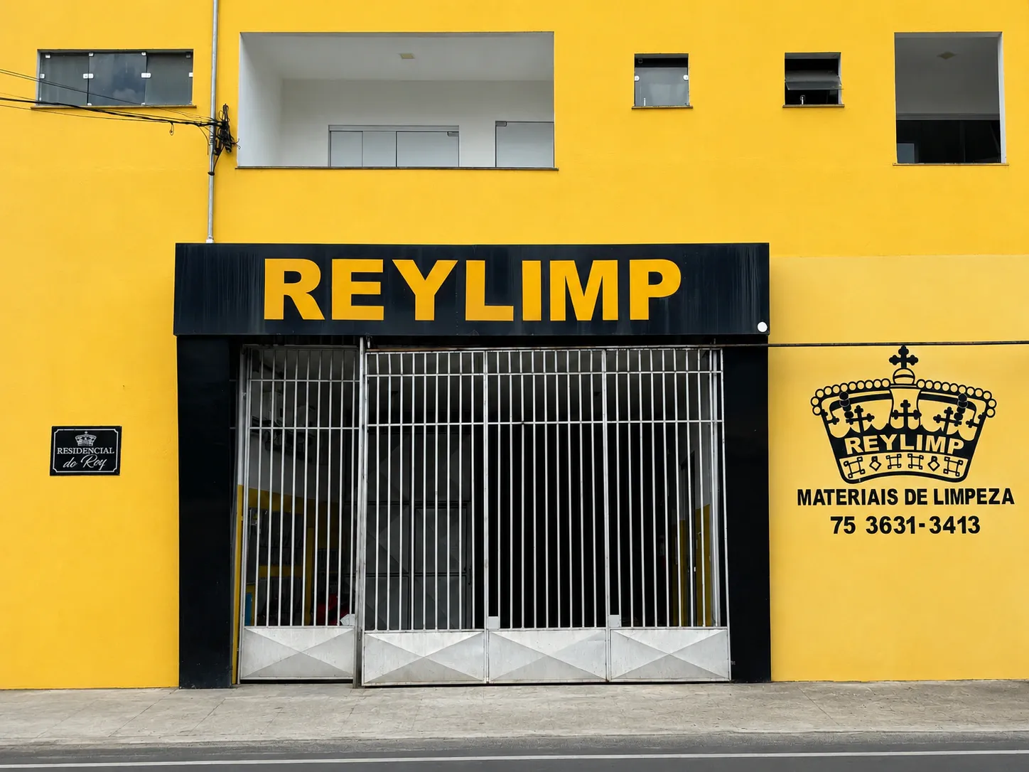 Fachada da Reylimp na Avenida Carlos Amaral, em Santo Antônio de Jesus
